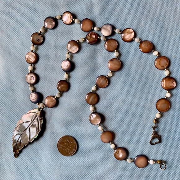 Mother of Pearl Leaf Dangle Necklace Earthy rustic - Picture 4 of 8